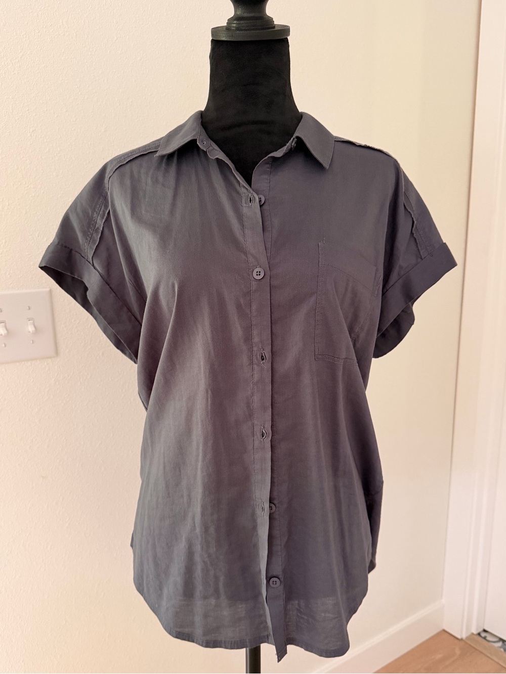Splendid Short-Sleeve Button-Front Shirt in Charcoal Gray